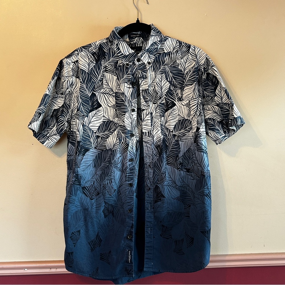 American Eagle Outfitters Navy and White Leaf Pattern Shirt